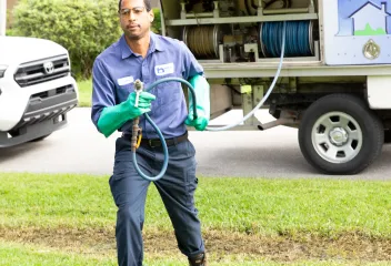 tech-pulling-hose
